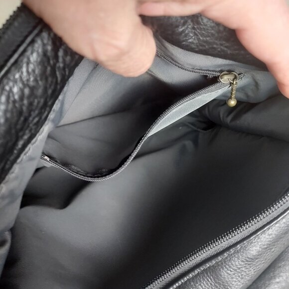 Elegant Black and Brown Leather Shoulder Bag - Picture 10 of 14